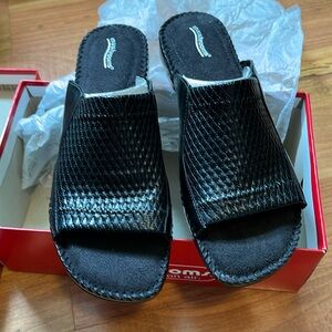 NWT Mushrooms sandals.